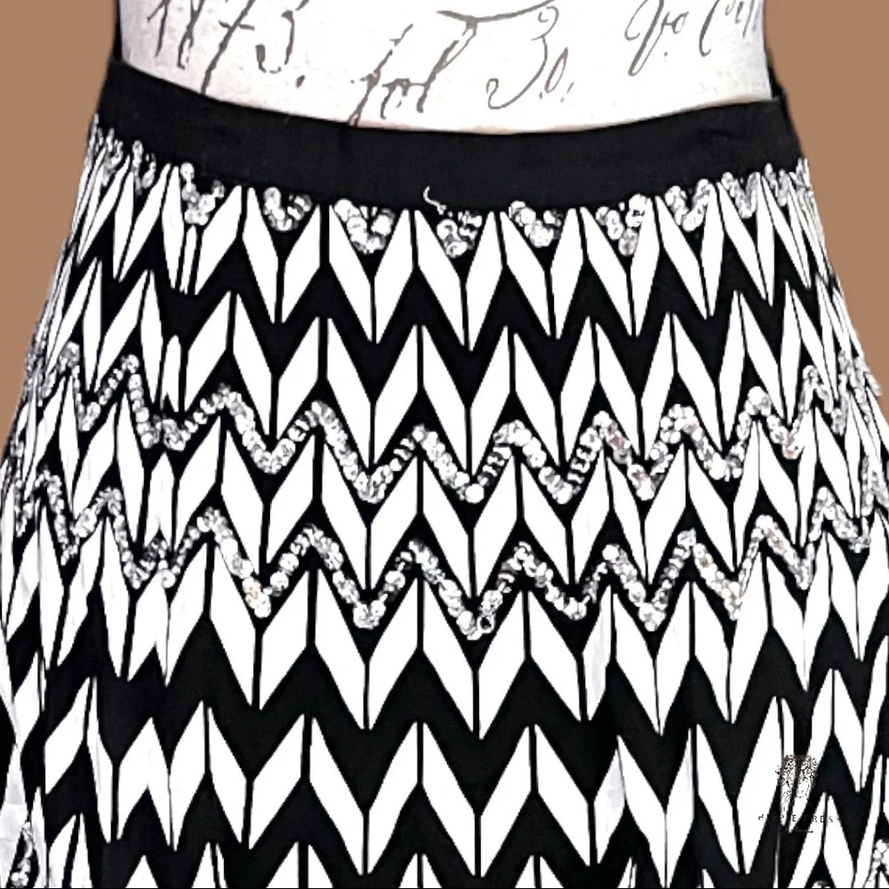 BCBGMAXAZRIA Black, White Chevron Sequin Skirt Size L - Picture 2 of 9